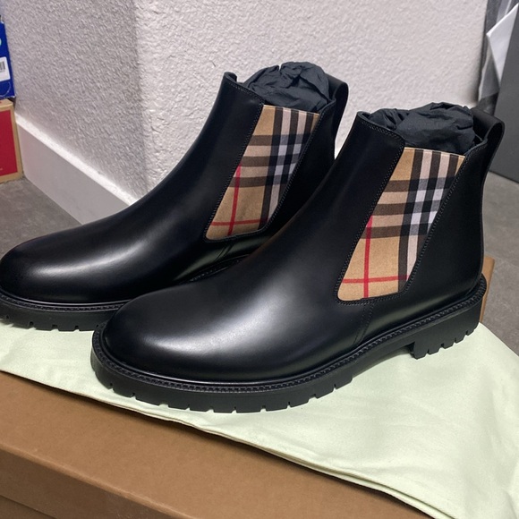 BNIB Authentic Burberry Chealsea Boot with Check Detailing - Picture 2 of 5